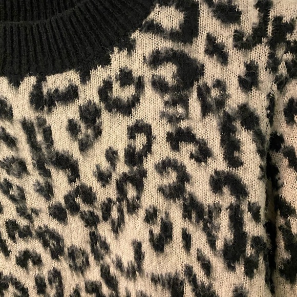Press sweater - Picture 2 of 2